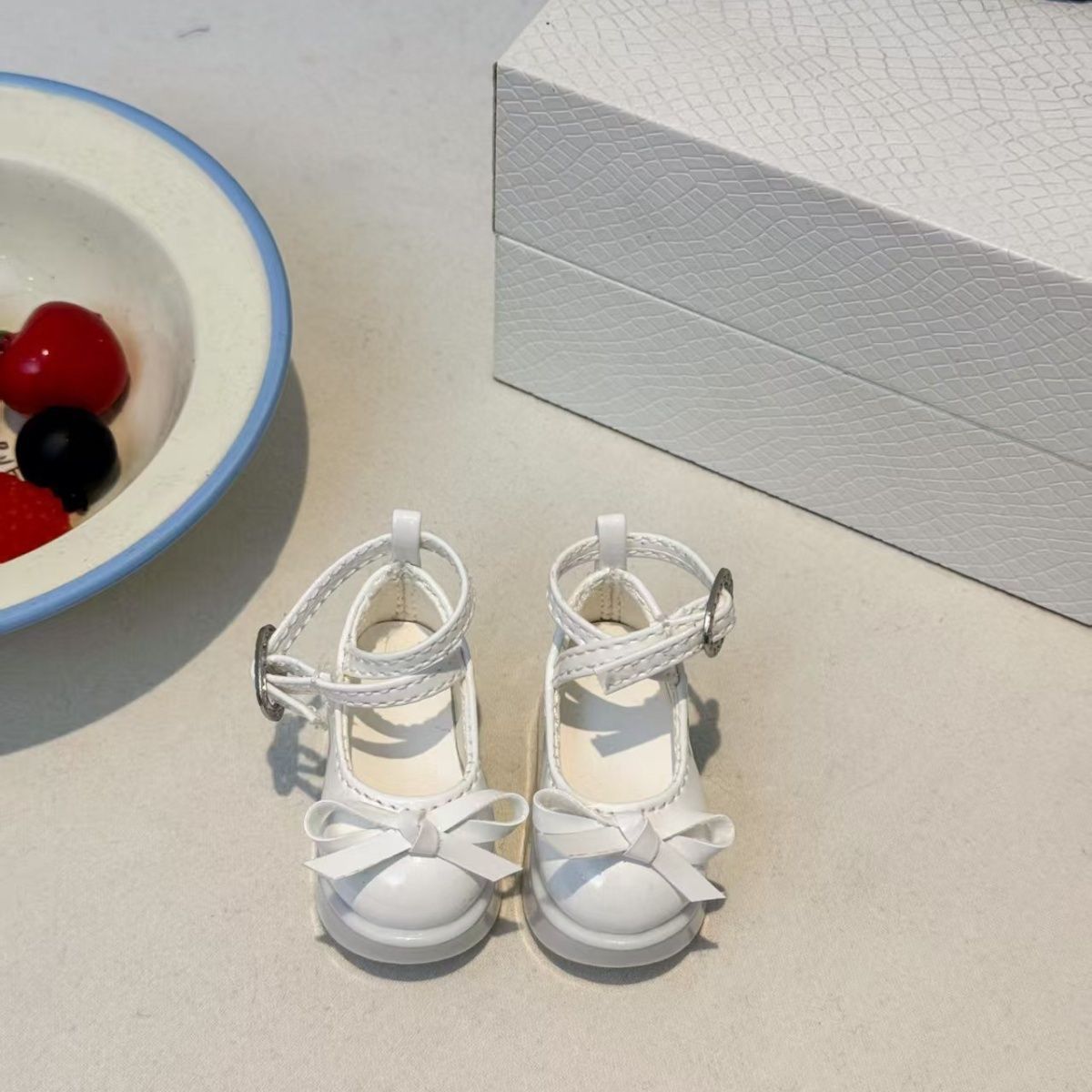 Coffee Brown Bow Platform Doll - đánh giá và giá Vintage Collectible And Vintage Dolls