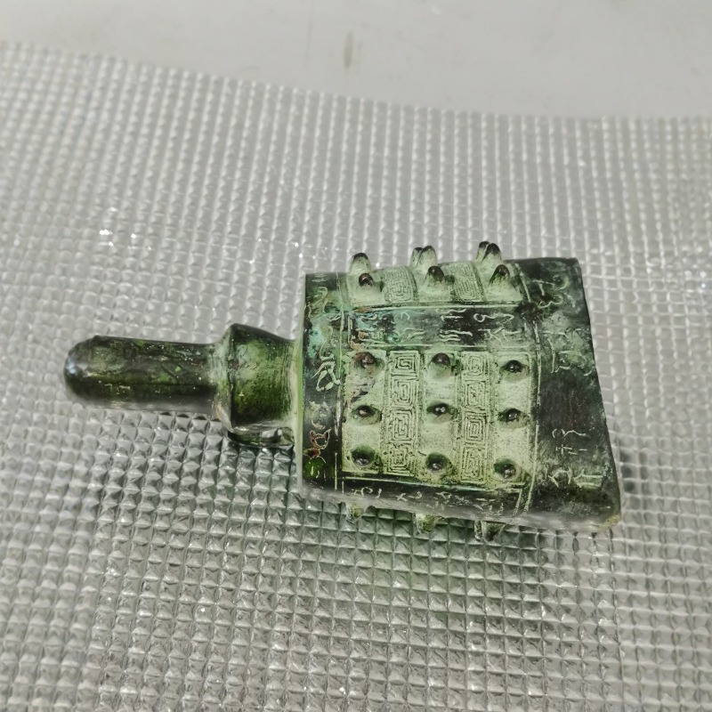 Vintage Green Rust Metal Chime - đánh giá và giá Vintage Collectible Bells